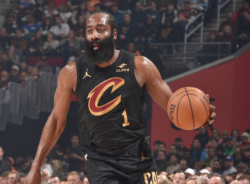 皇冠体育官方网站-丢联盟第一！哈登18+6+7活塞惜败骑士 阿伦伤退坎宁安16中4