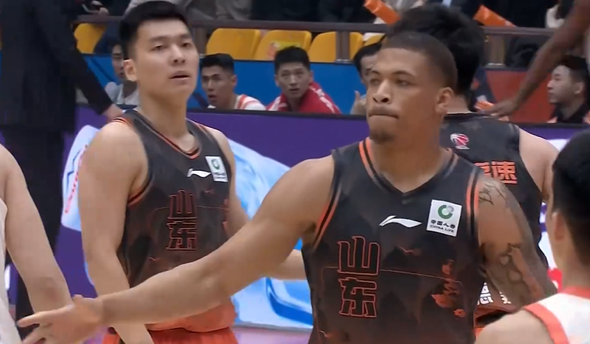 皇冠体育官方网站-CBA山东男篮逆转江苏，新外援首秀8分，珀赛尔37分陈林坚立功